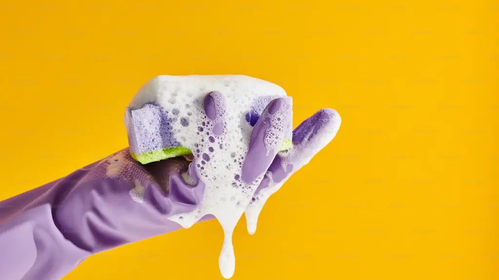 hand with purple glove and cleaning sponge during first cleaning service